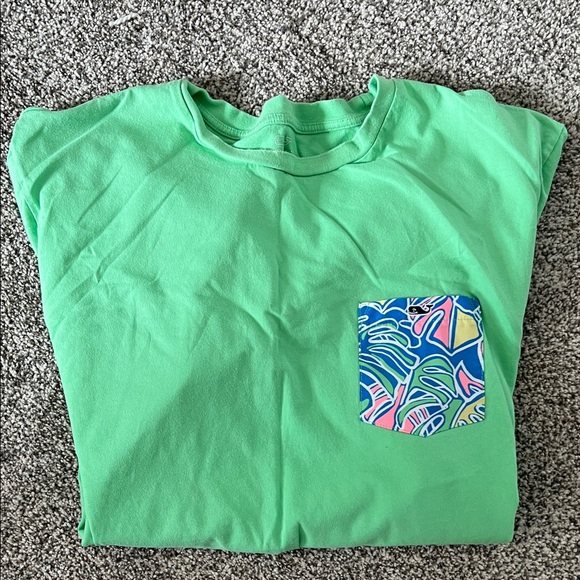 Vineyard Vines Green Tee with Patterned Pocket - Picture 1 of 4